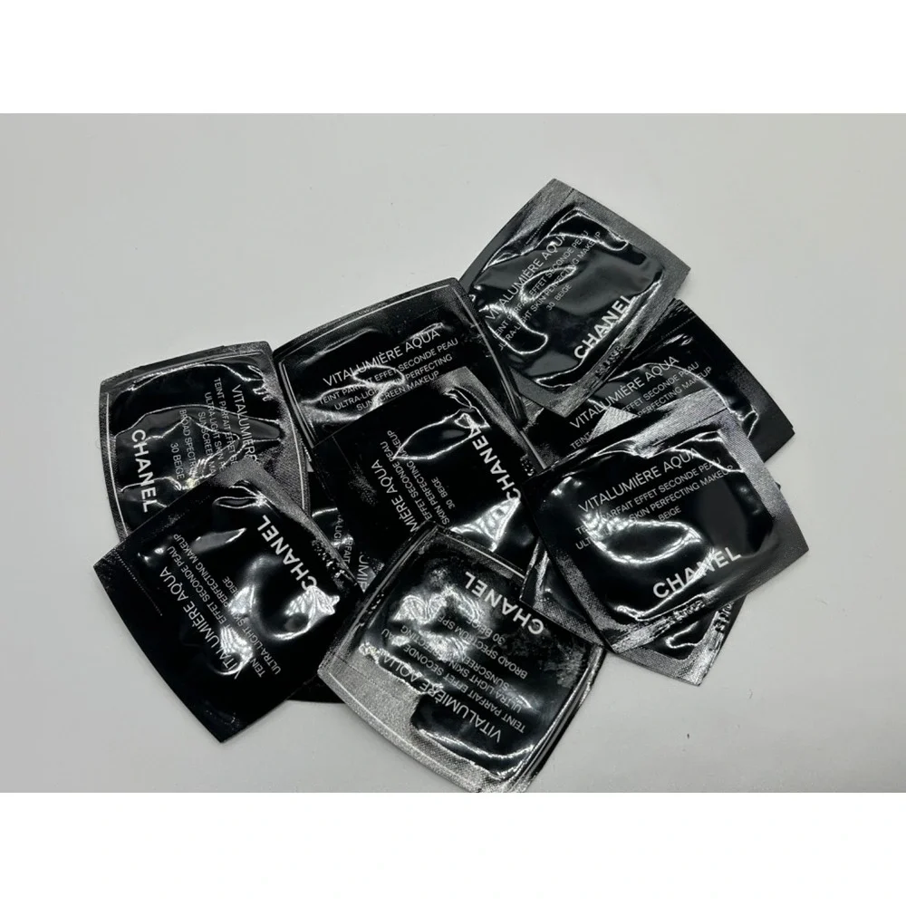 20 x CHANEL VITALUMIERE AQUA ULTRA‎ LIGHT PERFECTING MAKEUP Samples No. 30 BEIGE